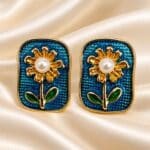 Midnight Bloom Pearl Earrings - Image 2